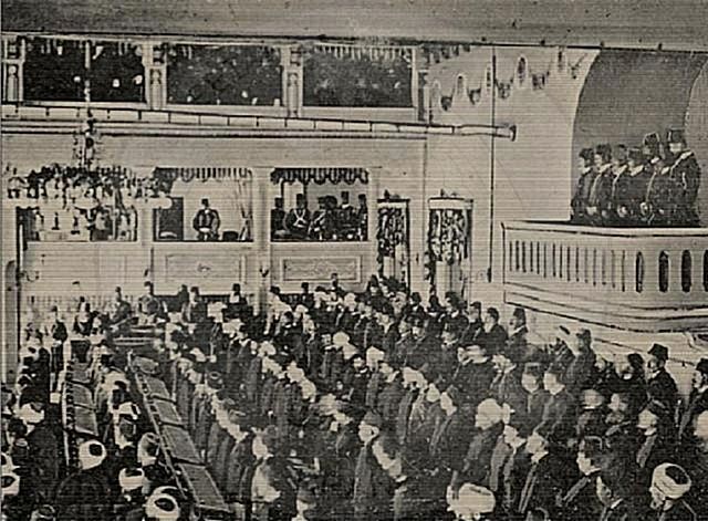 9 Dhjetor 1910, Komiteti i Studentëve Shqiptarë protestë kundër politikës shkombëtarizuese të xhonturqve