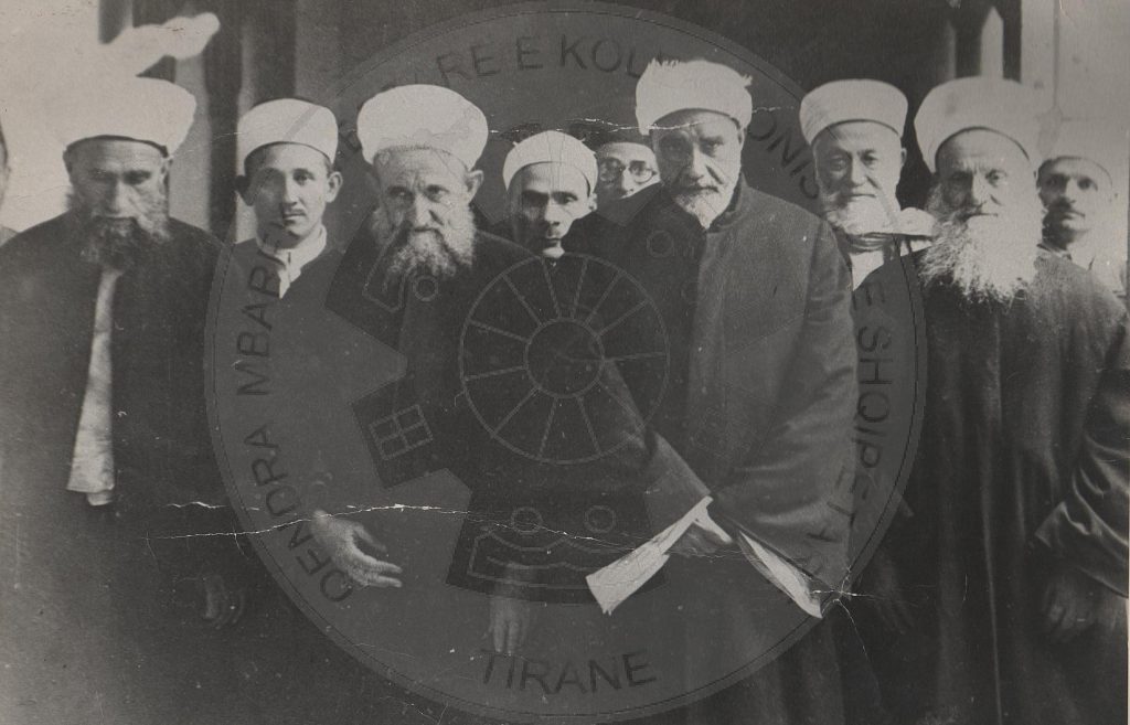 3 Mars 1937, Komunitetit Musliman i hapi rrugë heqjes së ferexhesë