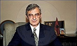 27 Mars 1998, Universiteti “Aristotel” i Selanikut nderoi  Prof Dr. Rexhep Mejdanin me titullin “Doktor Nderi në Shkencë”