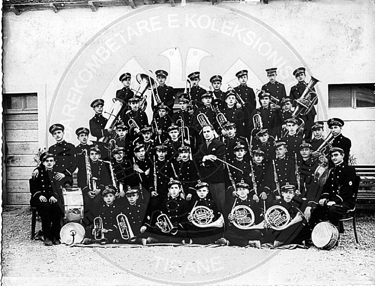 17 Mars 1937, u formua Banda Muzikore Mbretërore