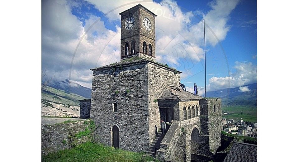 27 Mars 1927, shfaqje teatrale nga studentët e gjimnazit të Gjirokastrës