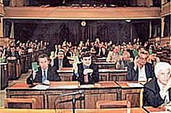 29 Prill 1991 Kuvendi i Shqipërisë miratoi ligjin “Për dispozitat kryesore kushtetuese”