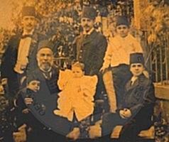 28 Prill 1900 Ismail Qemali arratiset nga Shqipëria