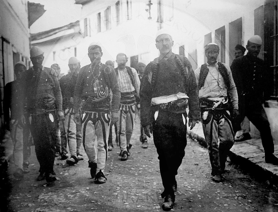 15 Qershor 1912, në të gjithë Shqipërinë, u shpërnda në formë traktesh kërkesa, për krijimin e një province autonome shqiptare