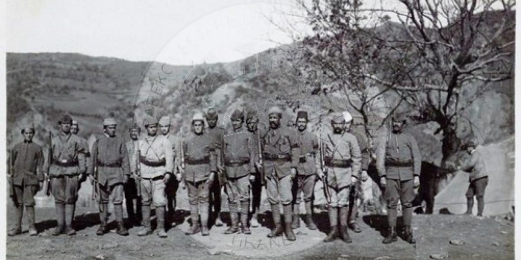 26 Shtator 1919, Riza Cerova formoi një komsion për të mobilizuar vullnetarë në mbrojtje të Korçës nga pushtimi Grek