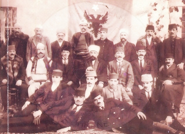 26 Shtator 1924,  Komiteti i Bashkuar i Shqiptarëve, i dërgon përkujtesë Lidhjes së Kombeve; popullsia shqiptare në Jugosllavi po vuan genocid