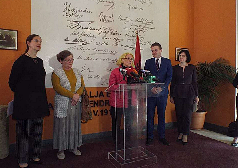 25 thousand manuscripts: The estate of Lasgush Poradec is submitted to the Archive