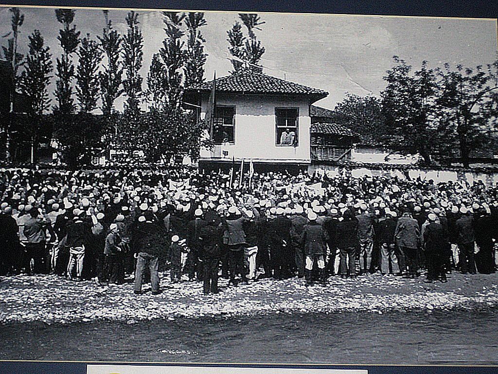 7 Maj 1879, delegatët e Lidhjes së Prizrenit në Prishtinë kërkuan të administronin vetë gjykatat